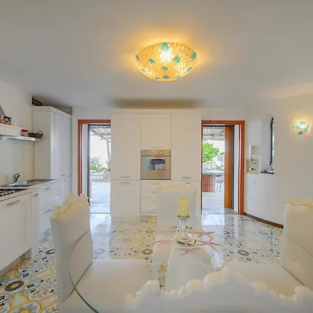 Amalu Piscina E Giardino