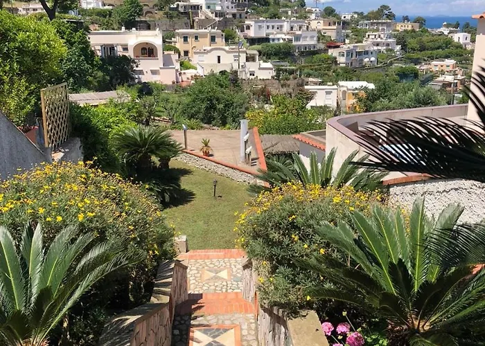 Amalu Piscina E Giardino *