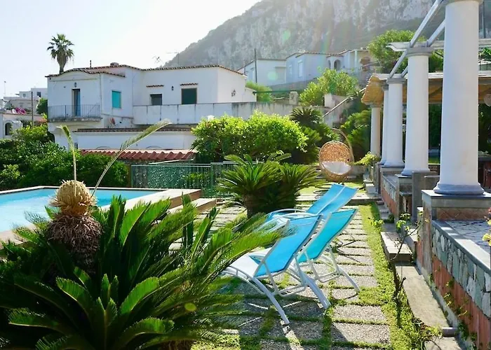 Amalu Piscina E Giardino *