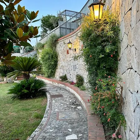 Villa Amalu Piscina E Giardino *