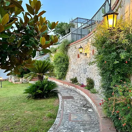 Villa Amalu Piscina E Giardino