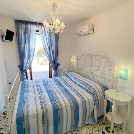 Amalu Piscina E Giardino * Capri