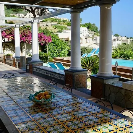 Amalu Piscina E Giardino Вилла *