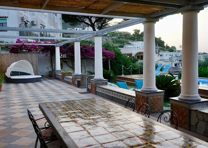 Amalu Piscina E Giardino Willa