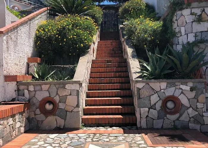 Amalu Piscina E Giardino 卡普里