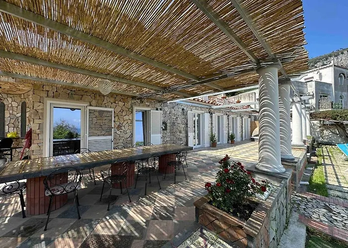 Amalu Piscina E Giardino 卡普里