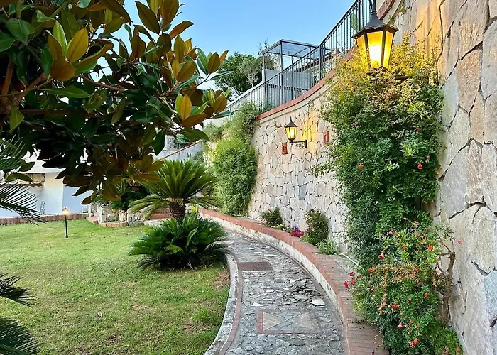 Willa Amalu Piscina E Giardino