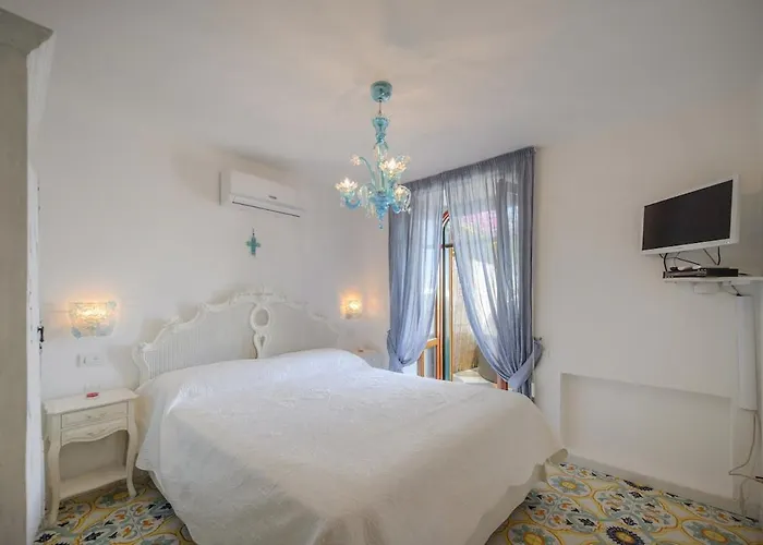 Amalu Piscina E Giardino *