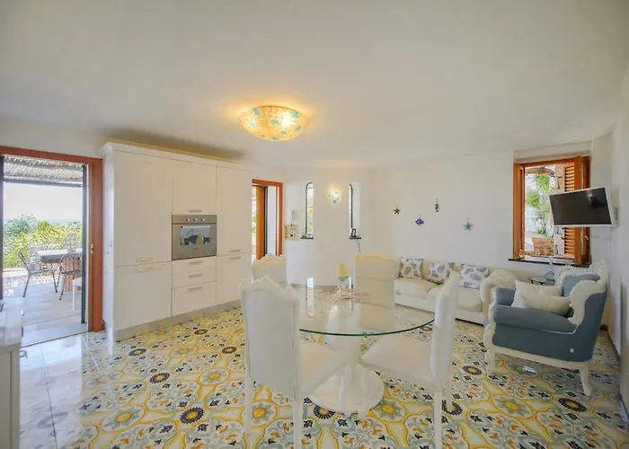 Amalu Piscina E Giardino 卡普里