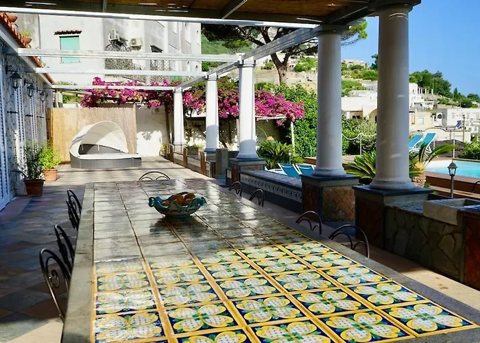 Amalu Piscina E Giardino Capri