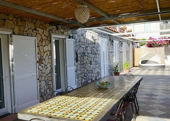 Amalu Piscina E Giardino Villa