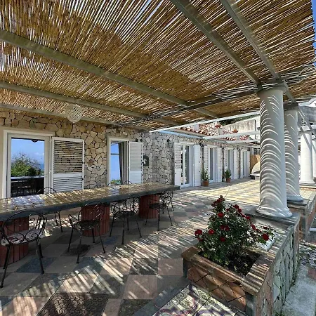 Amalu Piscina E Giardino 卡普里